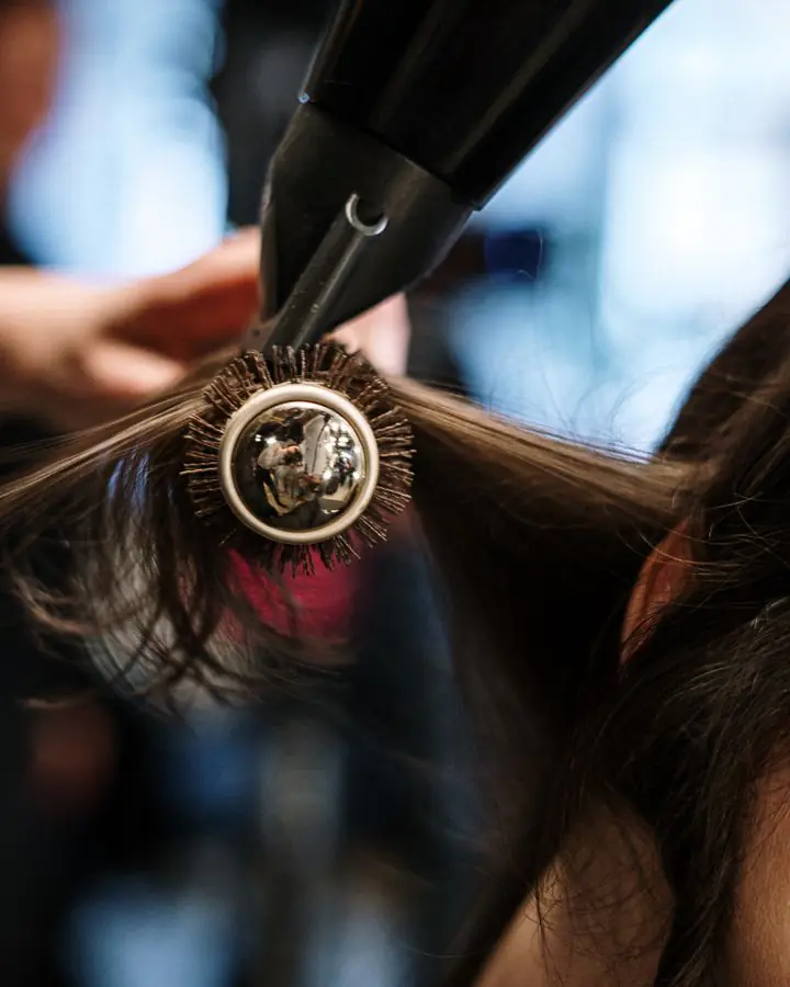 Round-brush blow-dry for volume