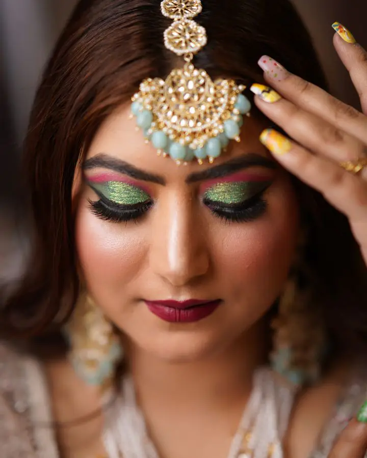 Bridal eye makeup with a maang tikka