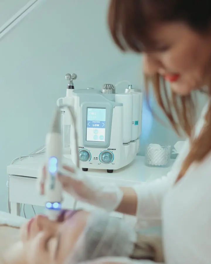 HydraFacial machine and its handpiece