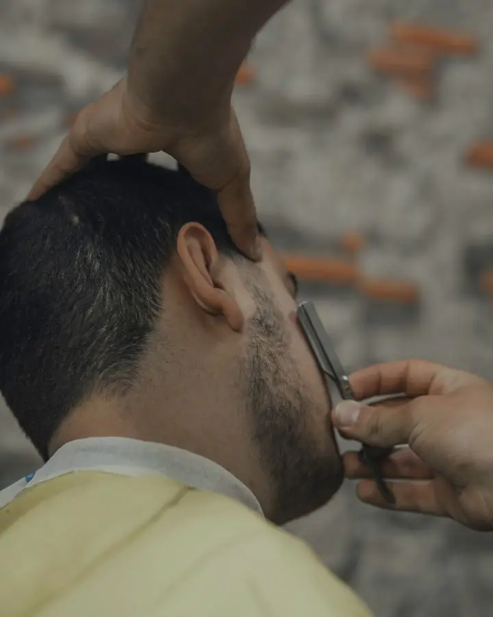 Clean neckline with a straight razor