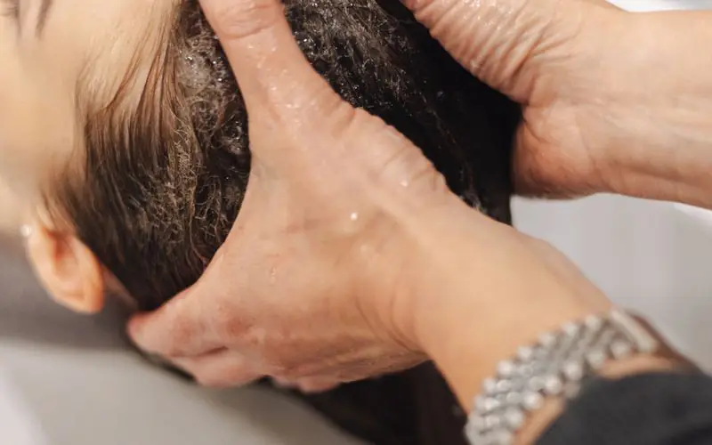Scalp massage during a hair treatment