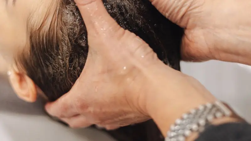 Scalp massage during a hair treatment